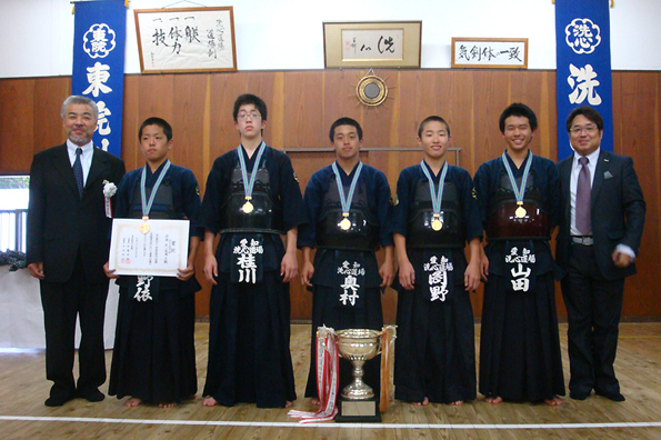 第41回東別院洗心道場少年剣道大会　中学生の部・優勝　洗心道場Dチーム