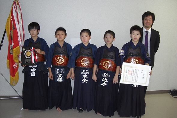 名古屋まつり協賛小中学校対抗剣道大会　小学生の部　優勝　洗心道場